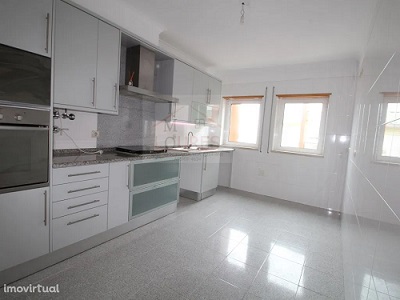 apartamento t4 para arrendar em camarate