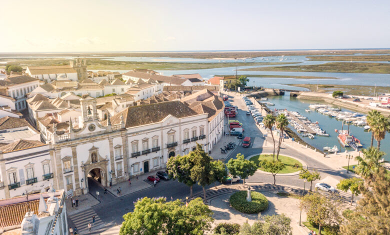 O mercado imobiliário português continua a mostrar sinais de crescimento, com preços de venda e arrendamento a subirem em quase todo o país.