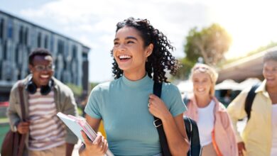 Ser estudante universitário em Portugal envolve diversos desafios, entre os quais se destaca a necessidade de financiar os estudos.